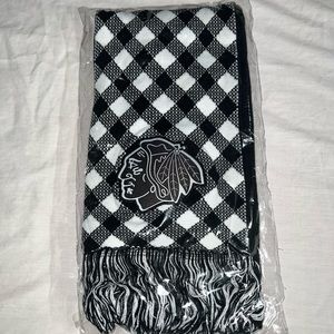 Blackhawks black & white scarf